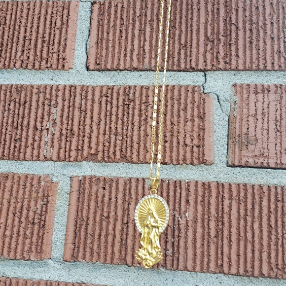 Mother Mary Pendant and Chain - Picture 5 of 7